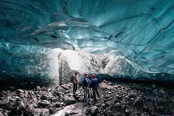 4-Day Iceland: Golden Circle, South Coast, Volcano Hike & Northern Lights