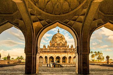 Hyderabad to Bijapur: Architectural Delights Tour