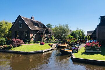 Zaanse Schans and Giethoorn Small-Group Tour with Hotel Pick Up