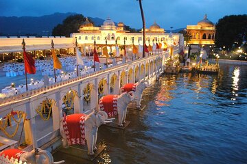 Jag Mandir Island Dinner with Lake Pichola Boat Ride transfers