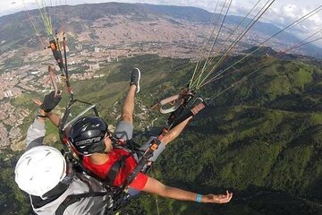 Paragliding Experience l Half Day Tour from Medellin