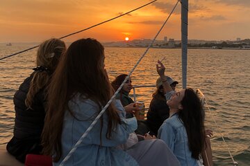 Sailing tour to the sunset in Lisbon