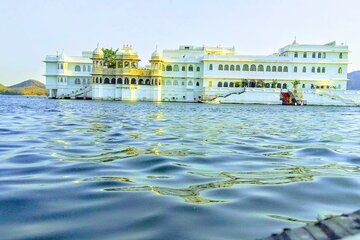 Highlights of Udaipur : A Private Guided tour 