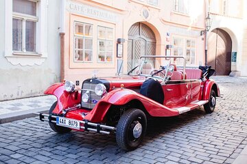 1 hour Prague Sightseeing tour using Vintage Car for 1- 6 persons