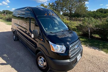 Austin Bergstrom Airport Personal pickup for up to 14 guests! 