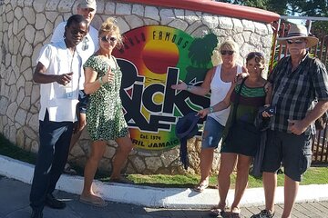 Bluehole and Rick's Cafe Combo Tour from Montego Bay Resorts 