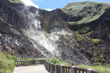 Beitou and Yangmingshan Day Tour from Taipei