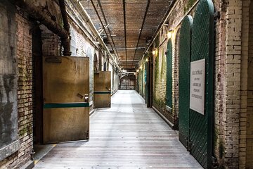 Alcatraz Prison Tour and Golden Gate Bridge Bay Cruise