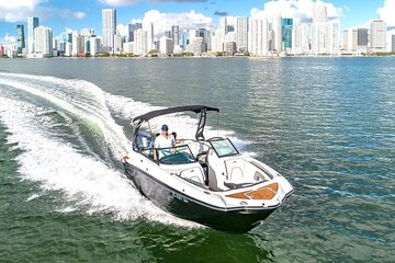 Miami Biscayne Bay Private Boat Experience with Captain