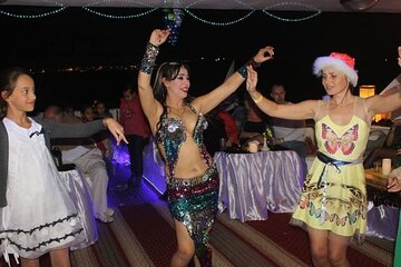 Night Dinner On Yacht With Belly Dancer Show With Transportation