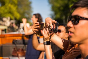 Classic Salonboat Tour in Amsterdam Including Cheese and Wine