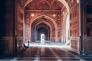 Full-Day Private Tour of Taj Mahal and other Agra monuments