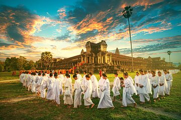 Private Temples Guided Tour (Angkor Wat, Ta Prom & Angkor Thom)