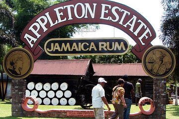 Appleton Rum Tour and Floyd’s Pelican Bar from Montego Bay Hotels and Villas