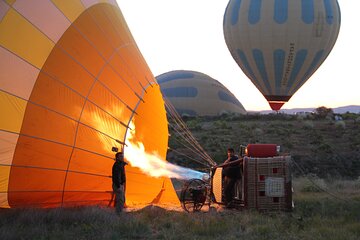 Cappadocia Balloon Ride with Breakfast, Champagne and Transfers