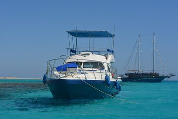 Sunset Sea Trip Private Boat & Snorkeling W / Transfer - Hurghada