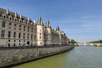 Paris 4 hours Private Guided Trip with Indian Meal -Hotel pickup 