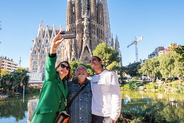 Sagrada Familia Small Group Guided Tour with Skip the Line Ticket