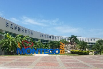 Roundtrip Airport Transfer from Montego Bay to Ocho Rios and Runaway Bay Hotels