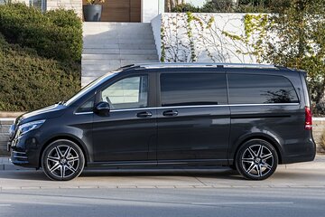 Arrival Transfer: Airport EDI to Edinburgh by Luxury Van