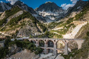 PRIVATE TOUR: Tour of the Carrara Marble Quarries & Wine Experience in Luni