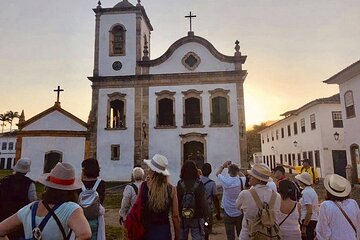 Walking tour by historic center