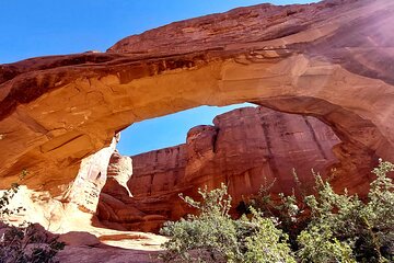 Arches NP Hidden Arches Solitaire Desert Hike Private