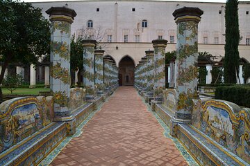 Guide tour in Naples downtown with an art expert