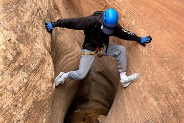 Private 5-7 Hour Canyoneering Day Tour in Moab