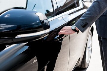 Private Airport Hotel Transfer in Athens by Luxury Van