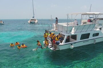 Isla Mujeres Full Day Tour on Yacht with Snorkel and Buffet