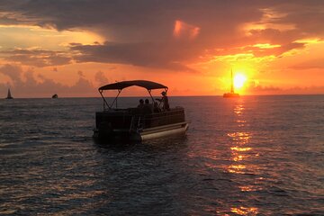 Party Barge Pontoon Boat Rental to 8 Persons with Fuel in Orlando