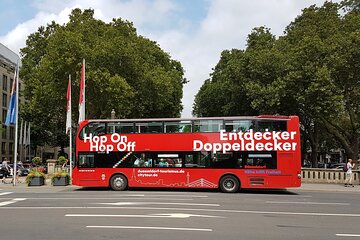 Hop-on hop-off tour in Düsseldorf in a double-decker bus