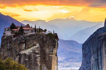 Meteora Private Full-Day Tour from Athens 
