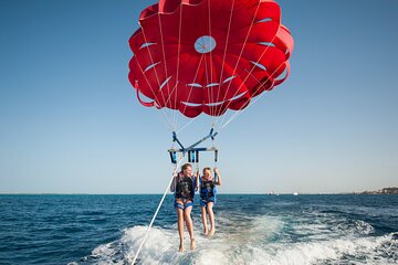 Paradise Island by Catamaran With 7 Min Parasailing - Hurghada