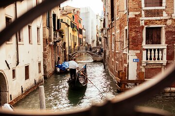 Private Virtual City Walk With a Venetian Without the Crowds 