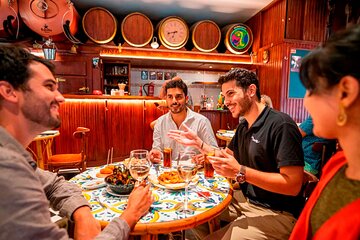 Tapas and Wine with Flamenco Show in Barcelona's Old Town