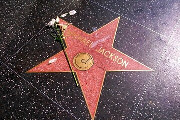 3-hour Hollywood Chills Tour - Celebrity Scandals and Cemeteries 