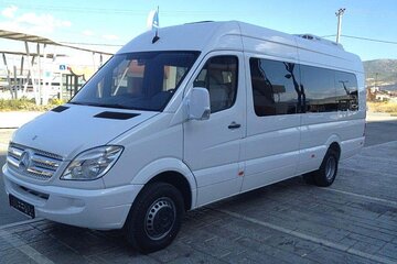 Private Transfer to/from Perissa and Perivolos Beach in Santorini