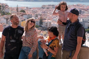 2H - Private Tour in Lisbon by Tuk-Tuk (Fluent French)