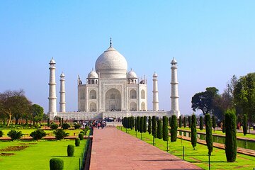 Private Taj Mahal Agra Overnight Tour from Varanasi