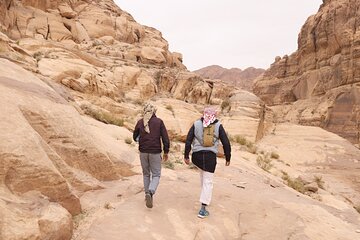 2-day Hiking Adventure and Jeep Tour from Wadi Rum