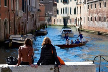 Private Tour: Venice Walk, Gondola, and Private Boat Tour ending on Murano Island with Venetian Lunch and Glass Factory Visit