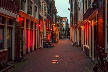 Ghost Hunt in Amsterdam Exploration Game and Tour