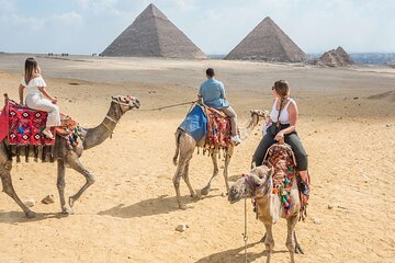 Private Guided Tour to Giza pyramids, Sphinx and Saqqara + Lunch