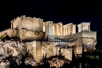 Night Tour of the City of Athens with Guide in Spanish