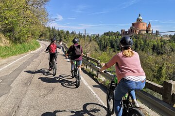 Guided E-bike Tour of Bologna with Tastings