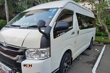 Rent Van (Mini Bus) with Driver in Sri Lanka