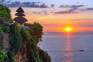 Uluwatu Sunset Tour by Bali Made Tour