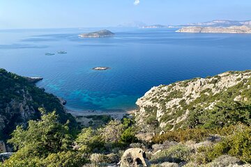 Small group hiking between the beach and Kritinia Castle